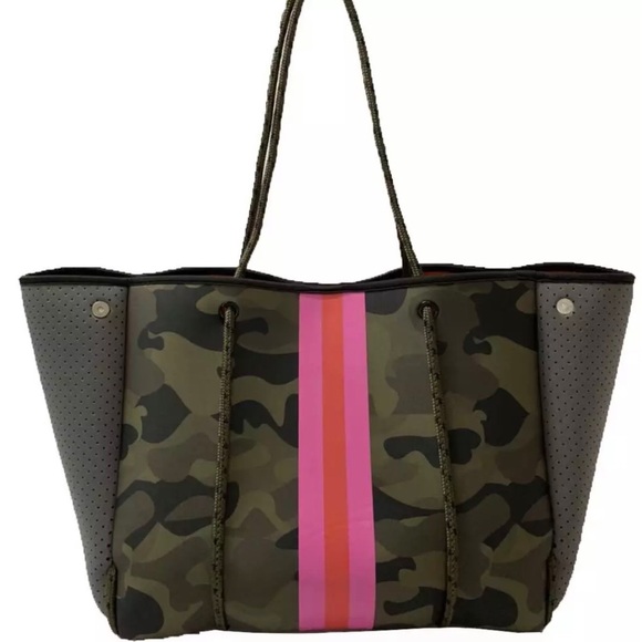 Camo Neoprene Tote - Picture 4 of 7